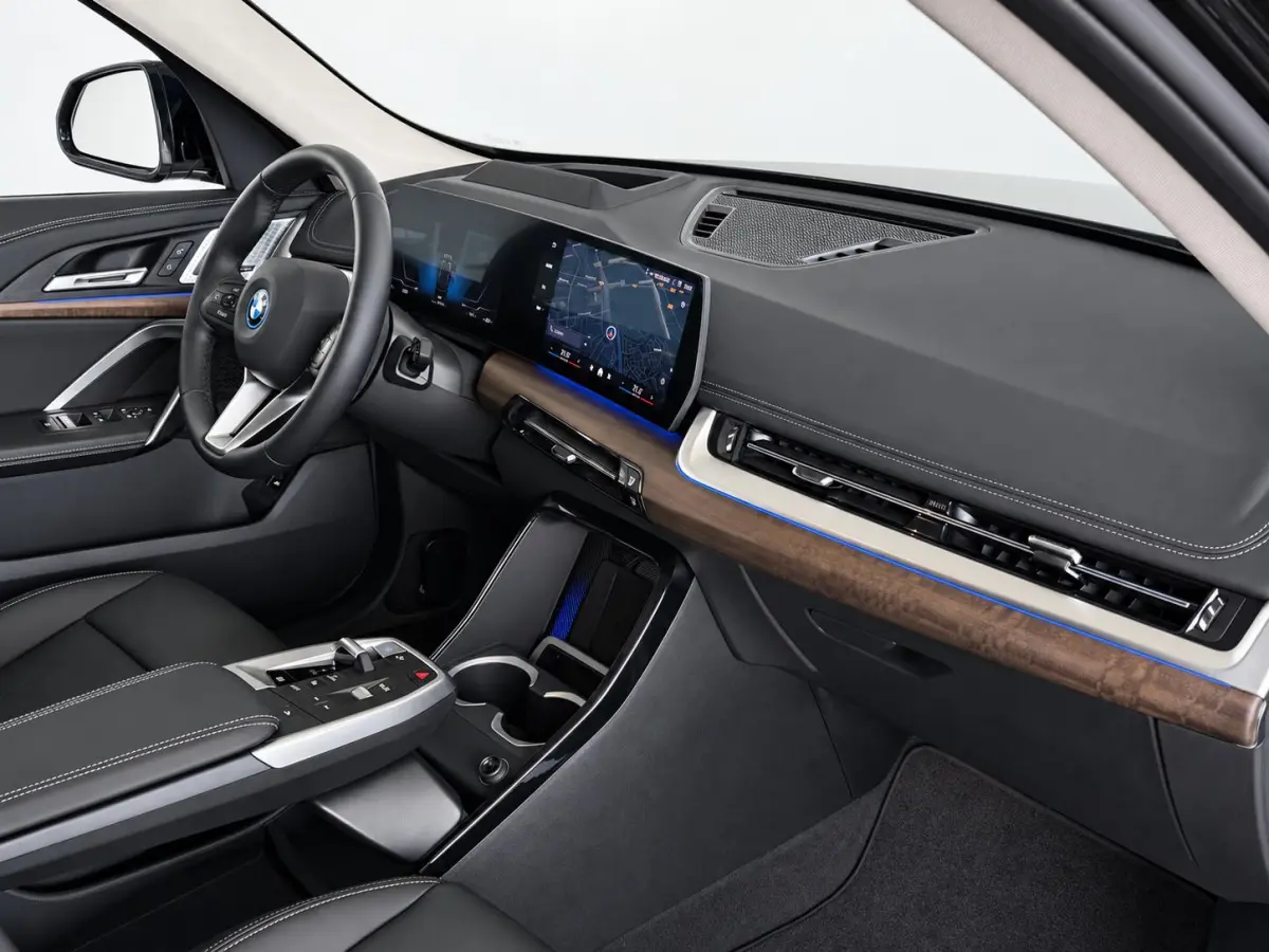 xDrive30 67 kWh Trekhaak Harman Kardon 360 Camera Elektrisch Verstelbare Stoelen met Geheugenfunctie LED Koplampen Stoelverwarming 20 Inch Lichtmetalen BMW Individual Velgen