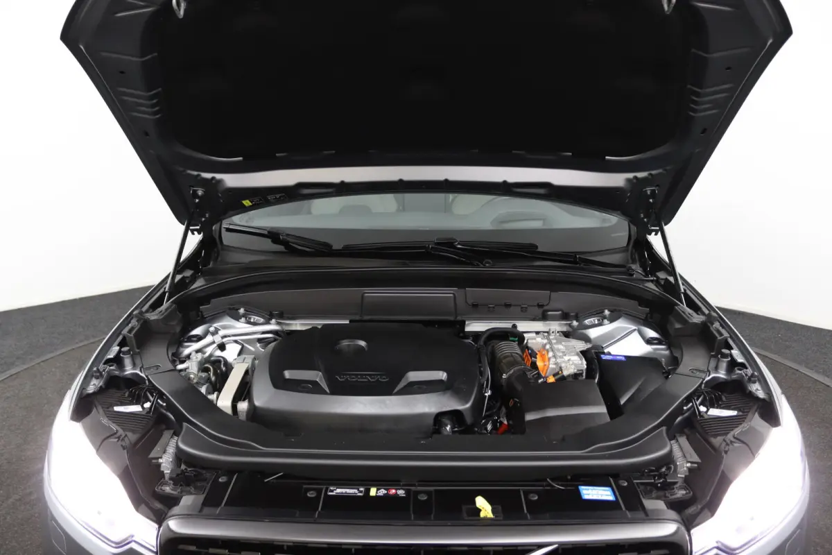 Recharge T8 AWD R-Design | Luchtvering | SoH 87% || Harman/Kardon | Trekhaak | Panoramadak | 360 Camera | Keyless | Adaptive LED | Adaptive Cruise | BLIS