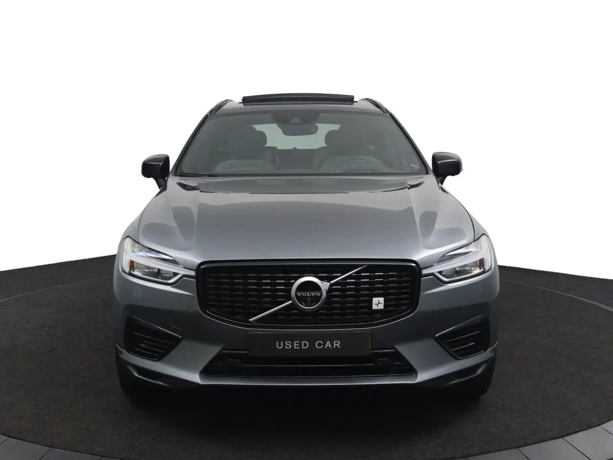 Recharge T8 AWD R-Design | Luchtvering | SoH 87% || Harman/Kardon | Trekhaak | Panoramadak | 360 Camera | Keyless | Adaptive LED | Adaptive Cruise | BLIS