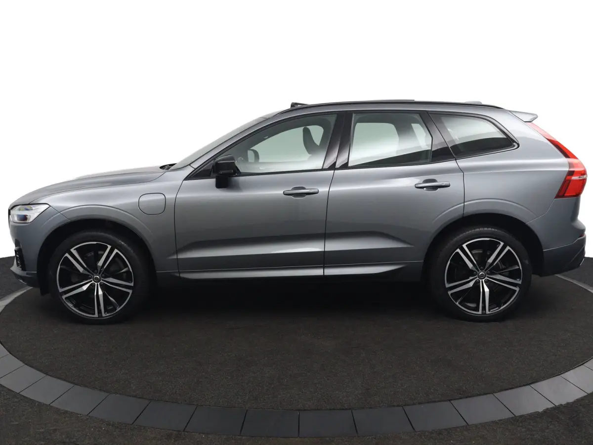 Recharge T8 AWD R-Design | Luchtvering | SoH 87% || Harman/Kardon | Trekhaak | Panoramadak | 360 Camera | Keyless | Adaptive LED | Adaptive Cruise | BLIS