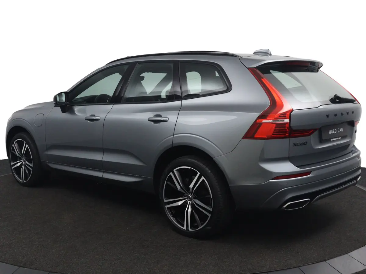 Recharge T8 AWD R-Design | Luchtvering | SoH 87% || Harman/Kardon | Trekhaak | Panoramadak | 360 Camera | Keyless | Adaptive LED | Adaptive Cruise | BLIS
