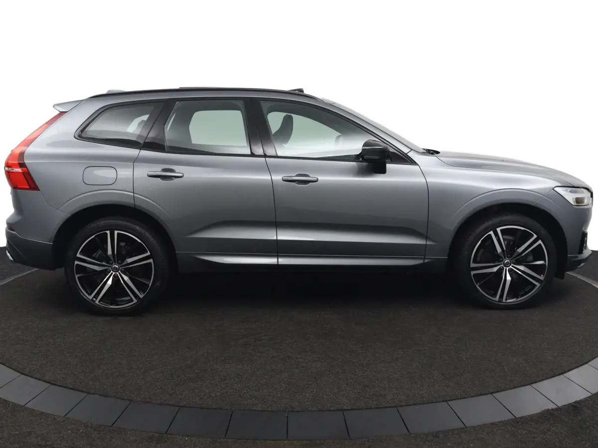 Recharge T8 AWD R-Design | Luchtvering | SoH 87% || Harman/Kardon | Trekhaak | Panoramadak | 360 Camera | Keyless | Adaptive LED | Adaptive Cruise | BLIS