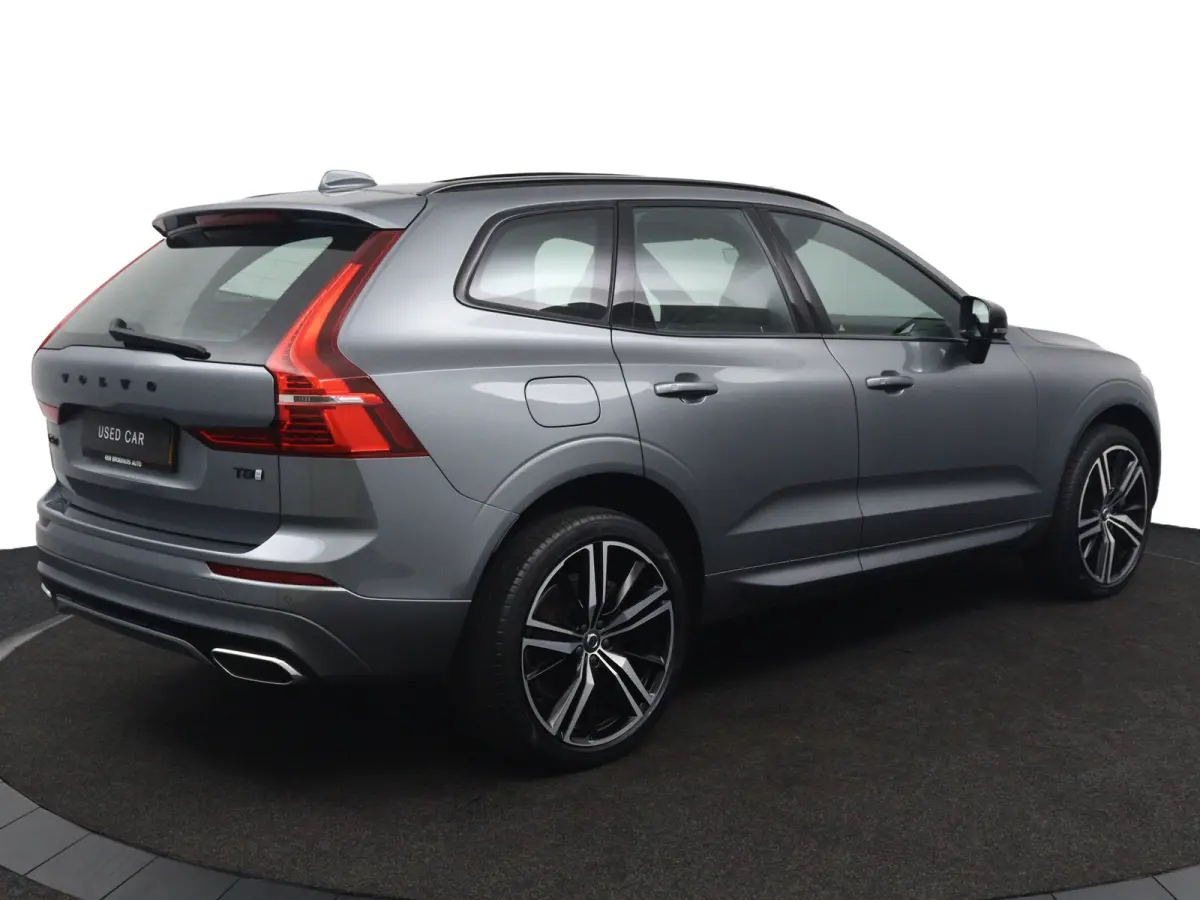 Recharge T8 AWD R-Design | Luchtvering | SoH 87% || Harman/Kardon | Trekhaak | Panoramadak | 360 Camera | Keyless | Adaptive LED | Adaptive Cruise | BLIS