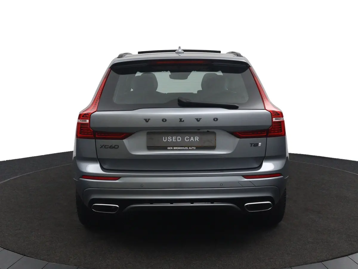 Recharge T8 AWD R-Design | Luchtvering | SoH 87% || Harman/Kardon | Trekhaak | Panoramadak | 360 Camera | Keyless | Adaptive LED | Adaptive Cruise | BLIS