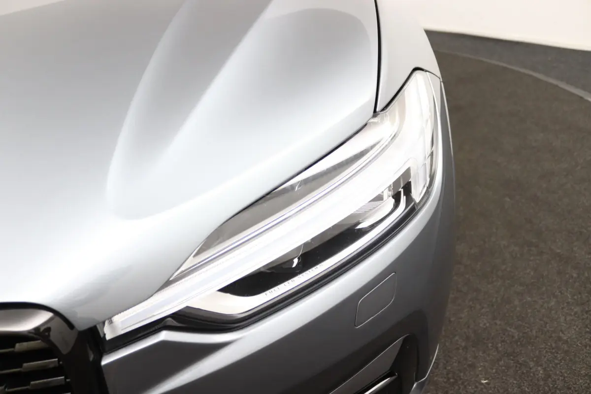 Recharge T8 AWD R-Design | Luchtvering | SoH 87% || Harman/Kardon | Trekhaak | Panoramadak | 360 Camera | Keyless | Adaptive LED | Adaptive Cruise | BLIS