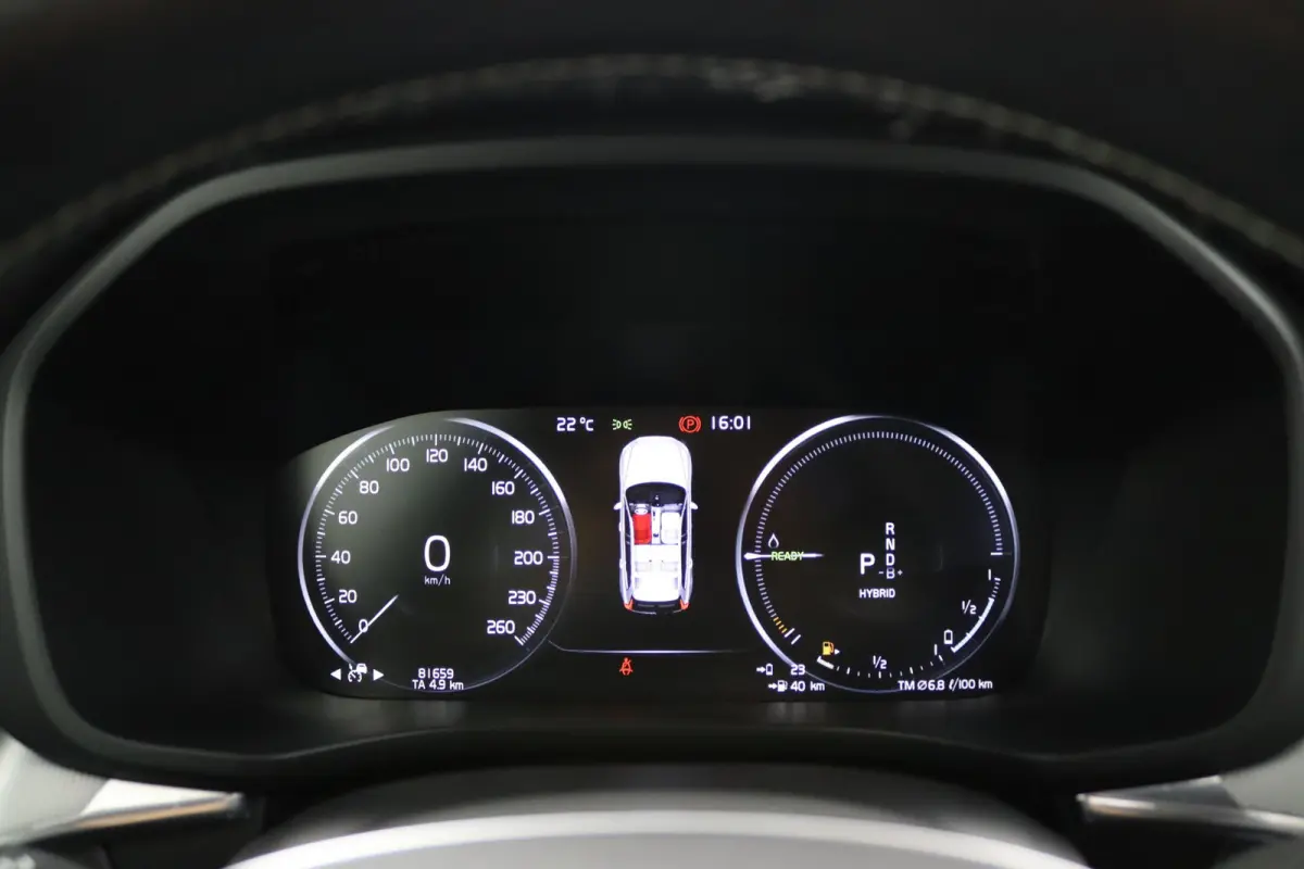 Recharge T8 AWD R-Design | Luchtvering | SoH 87% || Harman/Kardon | Trekhaak | Panoramadak | 360 Camera | Keyless | Adaptive LED | Adaptive Cruise | BLIS