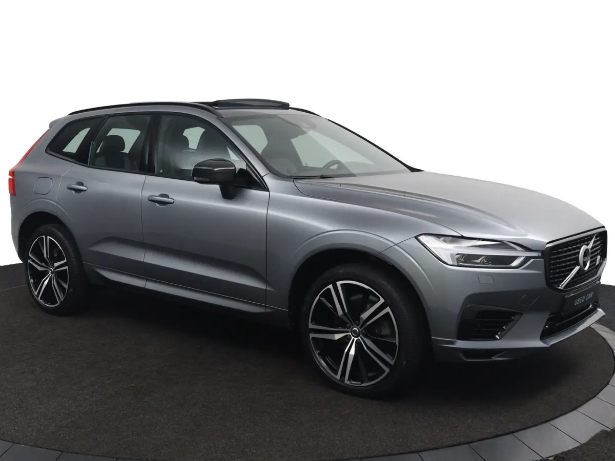 Recharge T8 AWD R-Design | Luchtvering | SoH 87% || Harman/Kardon | Trekhaak | Panoramadak | 360 Camera | Keyless | Adaptive LED | Adaptive Cruise | BLIS