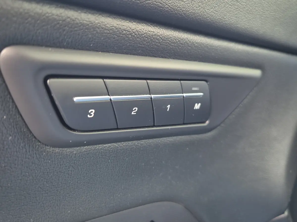 1.5 P300e AWD R-Dynamic HSE 309pk | Panoramadak | Meridian Audio | Elekt. Trekhaak | Snel laad functie