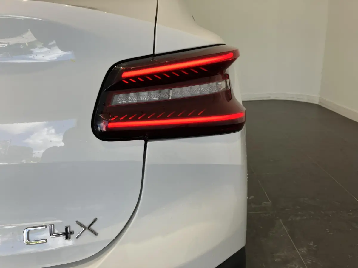 1.2 Puretech 100 You l Parkeersensoren l Apple CarPlay & Android auto l Airco l Climate control