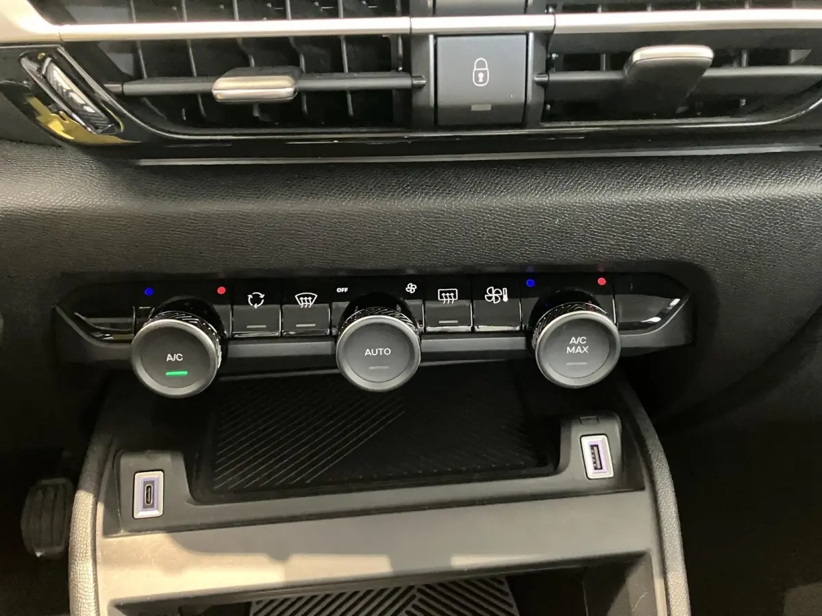 1.2 Puretech 100 You l Parkeersensoren l Apple CarPlay & Android auto l Airco l Climate control