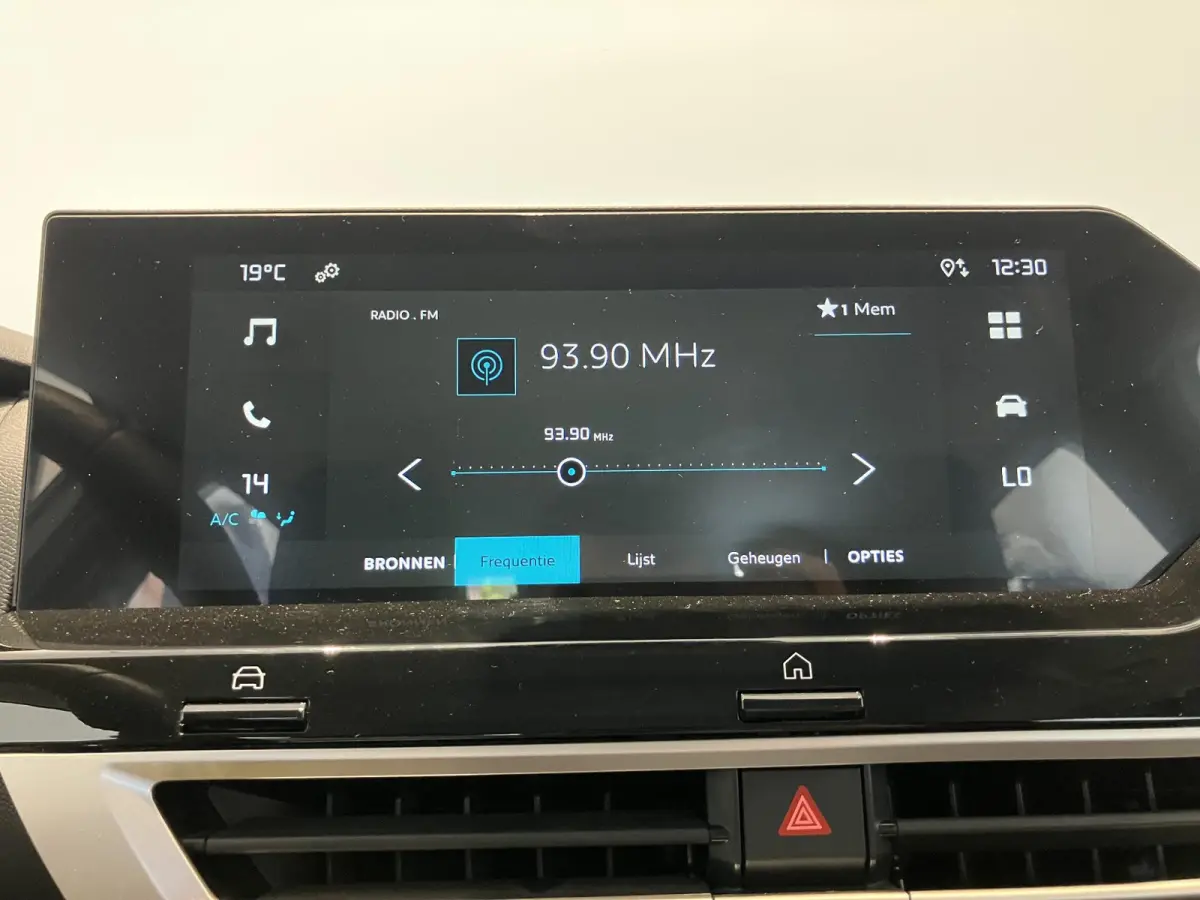 1.2 Puretech 100 You l Parkeersensoren l Apple CarPlay & Android auto l Airco l Climate control