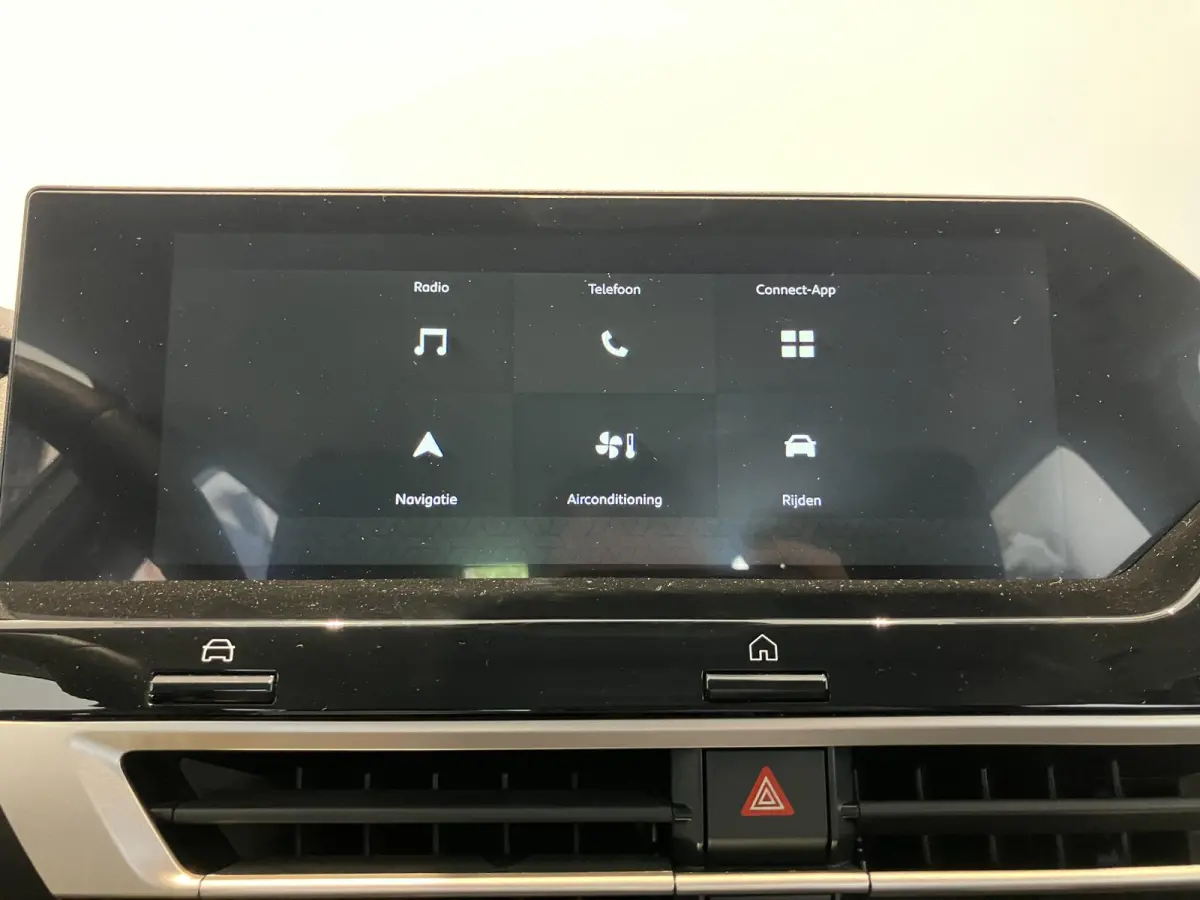 1.2 Puretech 100 You l Parkeersensoren l Apple CarPlay & Android auto l Airco l Climate control
