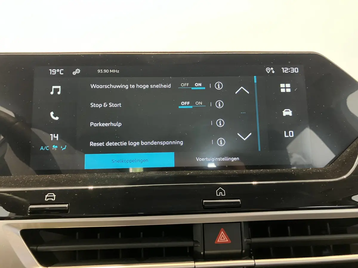 1.2 Puretech 100 You l Parkeersensoren l Apple CarPlay & Android auto l Airco l Climate control