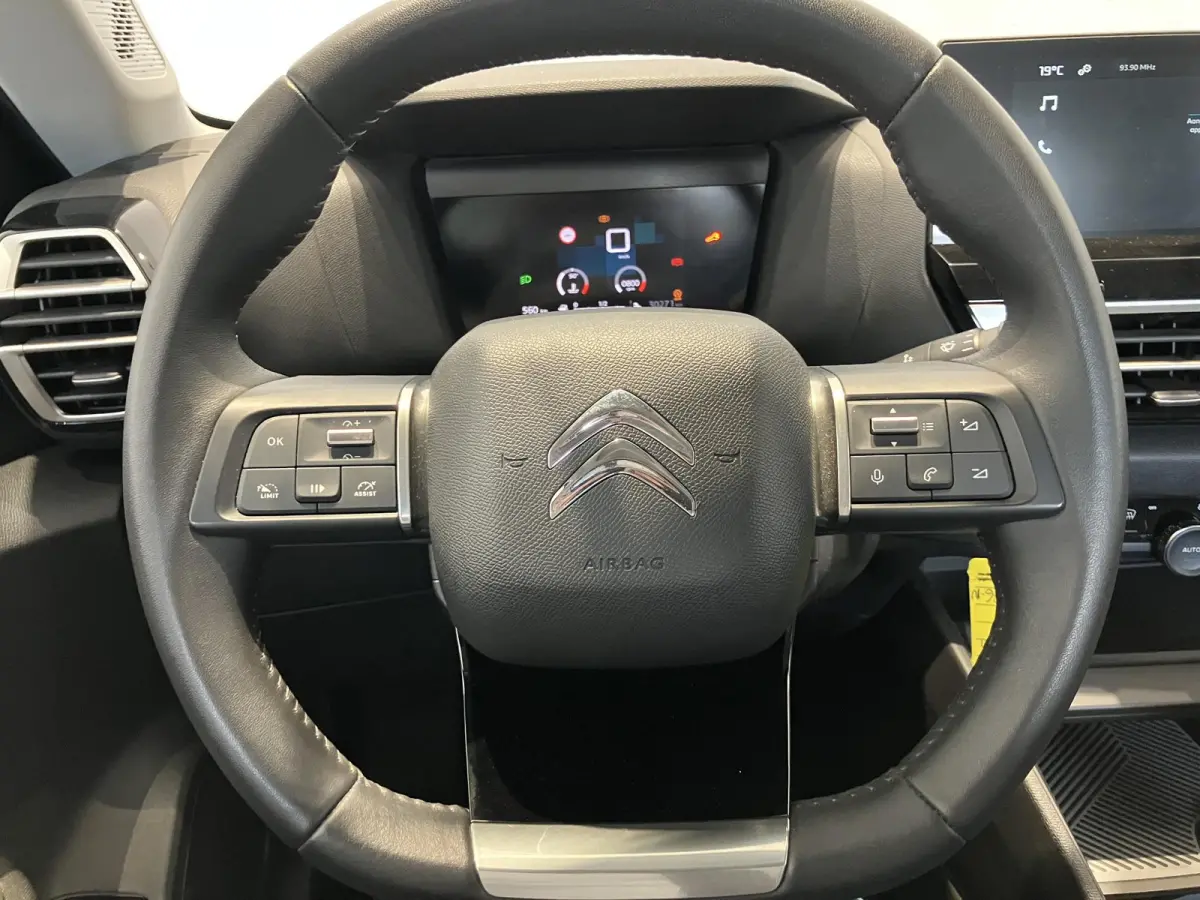 1.2 Puretech 100 You l Parkeersensoren l Apple CarPlay & Android auto l Airco l Climate control