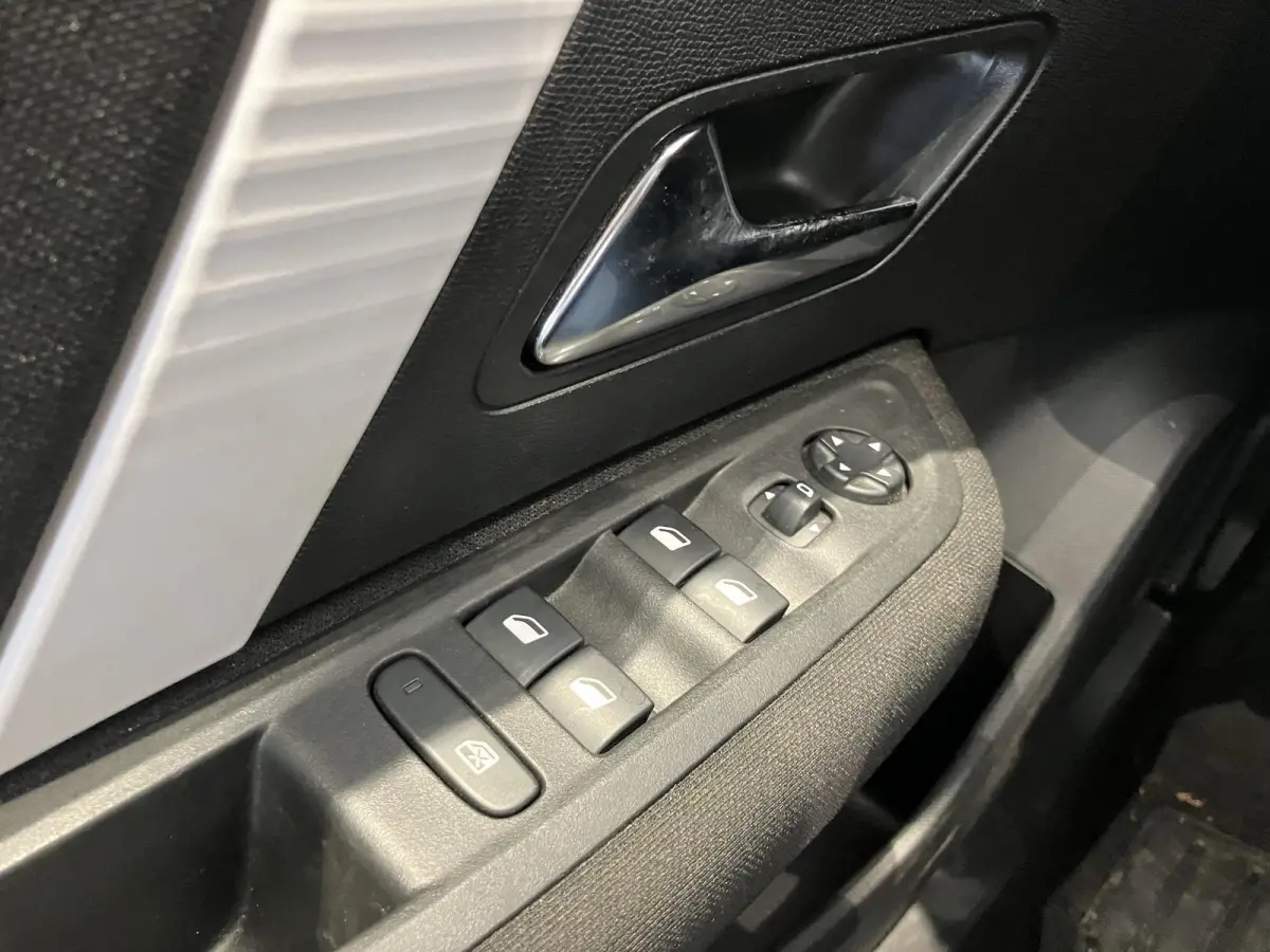 1.2 Puretech 100 You l Parkeersensoren l Apple CarPlay & Android auto l Airco l Climate control