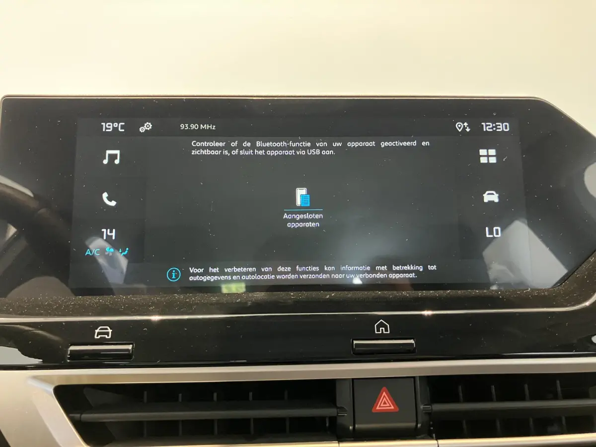 1.2 Puretech 100 You l Parkeersensoren l Apple CarPlay & Android auto l Airco l Climate control