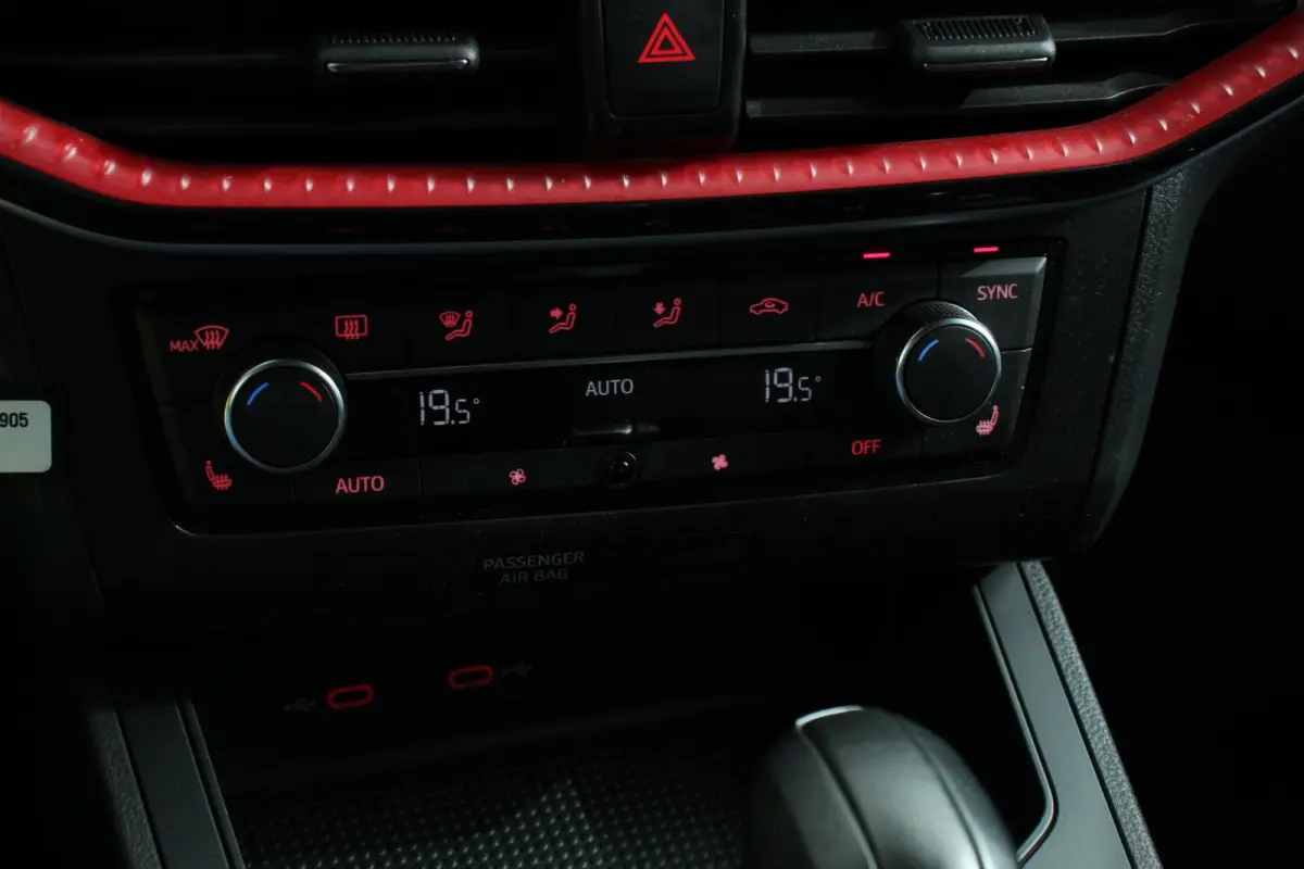 1.0 TSI 110 pk DSG FR Navigatie Apple Carplay / Android Auto Climate Control Stoelverwarming Cruise control LED-koplampen
