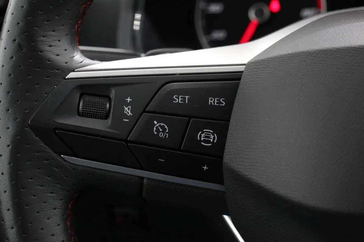 1.0 TSI 110 pk DSG FR Navigatie Apple Carplay / Android Auto Climate Control Stoelverwarming Cruise control LED-koplampen