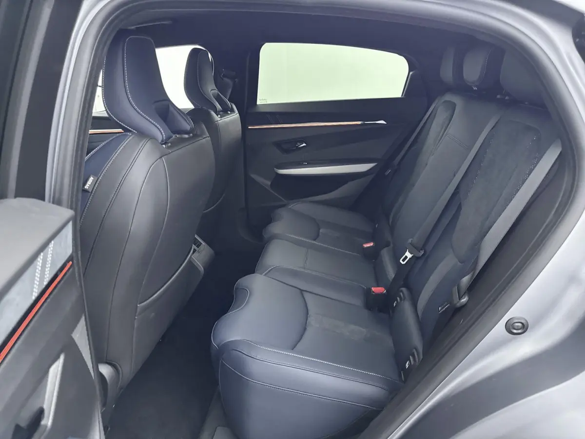GT 89kWh Direct rijden | GRIS TONNERRE MAT | DEVIALET AUDIO | 21" SNOWFLAKE NOIR | PACK DRIVING | REMKLAUWEN BLEU ALPINE |