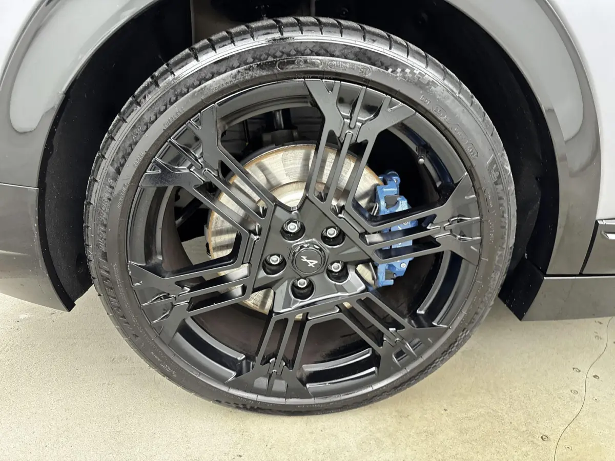 GT 89kWh Direct rijden | GRIS TONNERRE MAT | DEVIALET AUDIO | 21" SNOWFLAKE NOIR | PACK DRIVING | REMKLAUWEN BLEU ALPINE |