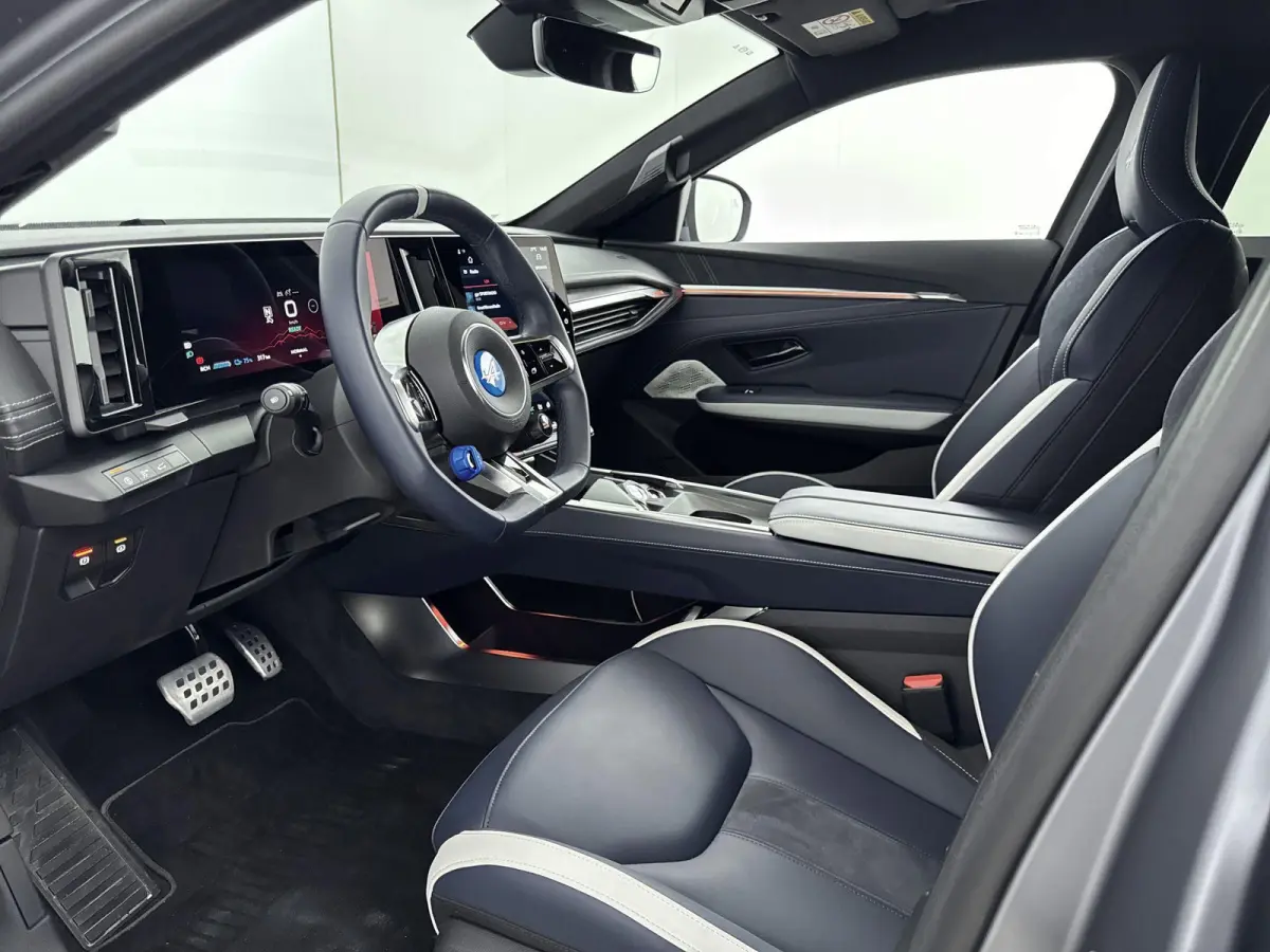 GT 89kWh Direct rijden | GRIS TONNERRE MAT | DEVIALET AUDIO | 21" SNOWFLAKE NOIR | PACK DRIVING | REMKLAUWEN BLEU ALPINE |