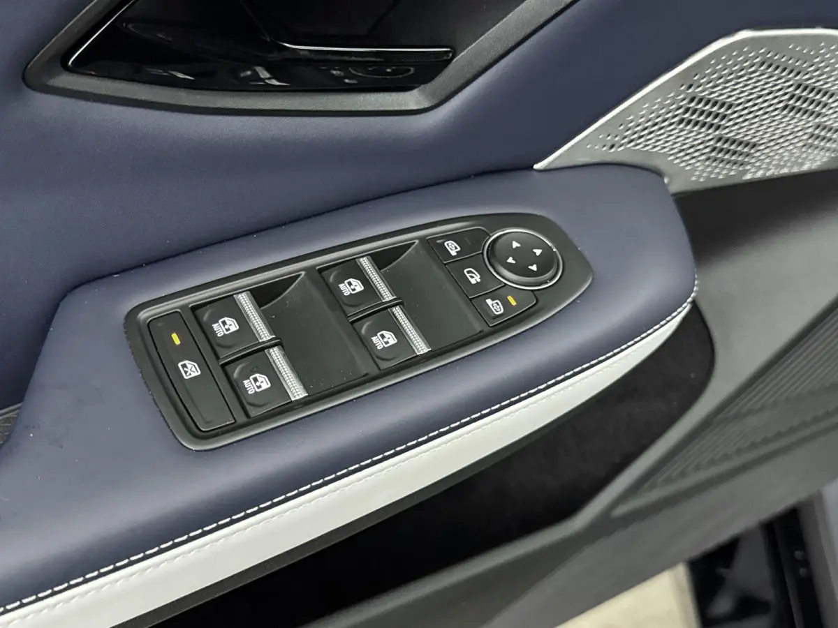 GT 89kWh Direct rijden | GRIS TONNERRE MAT | DEVIALET AUDIO | 21" SNOWFLAKE NOIR | PACK DRIVING | REMKLAUWEN BLEU ALPINE |