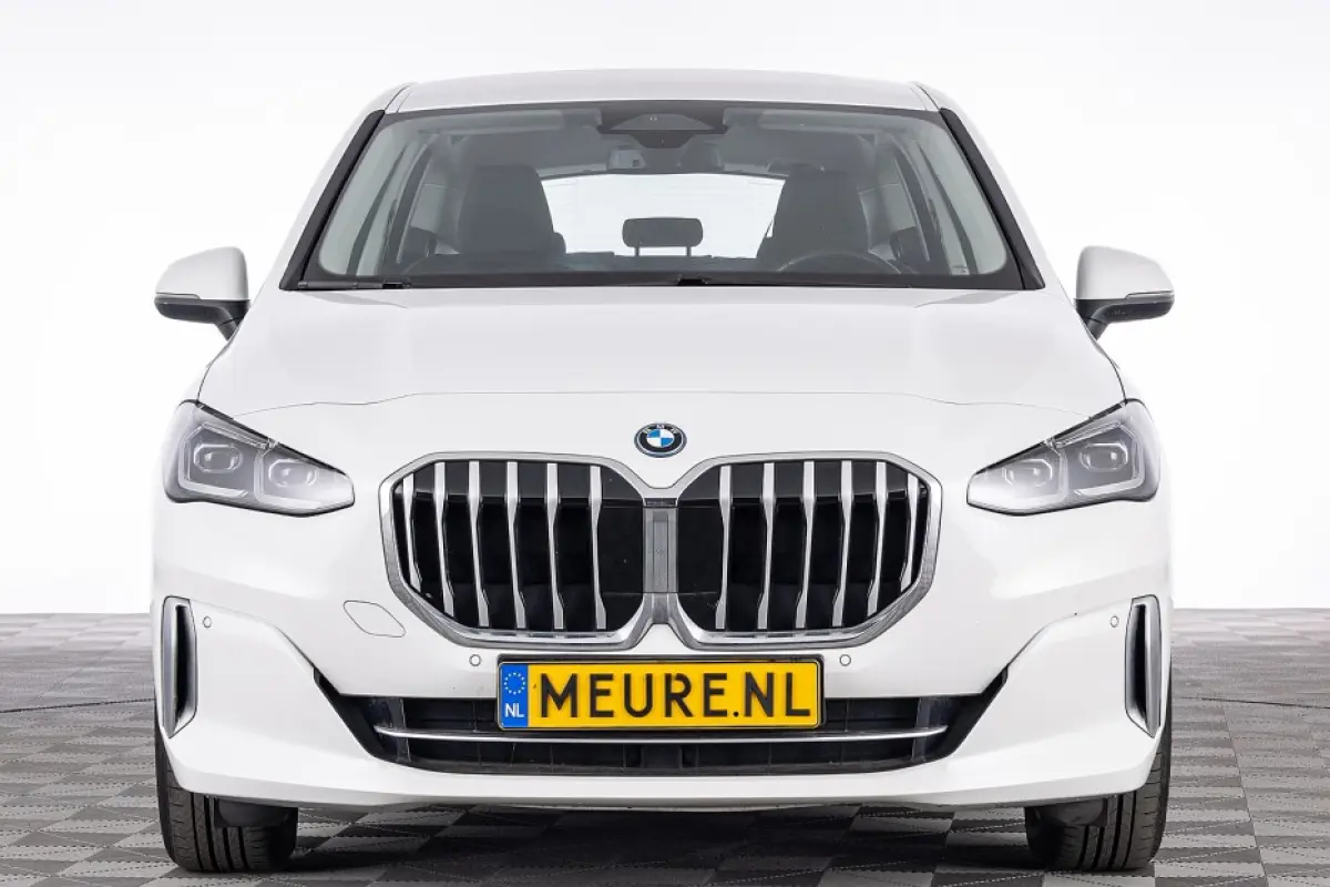 225 xDrive Luxury Line | Keyless | Camera | Sportstoelen | PHEV | !