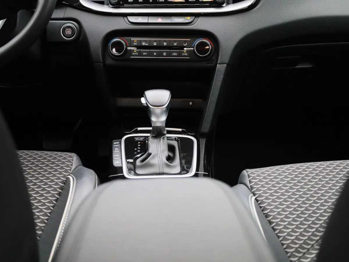 Pulse 1.0 T-GDi 120 MHEV DCT ISG | GRATIS TREKHAAK | Navigatie | Climate Control | Lm velgen | Parkeersensoren | Camera | Automaat