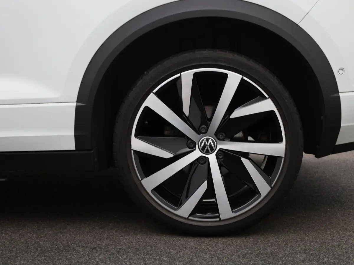 1.5 TSI R-Line | Automaat | BEATS Audio | Stoelverwarming | Apple Carplay / Android Auto | Navigatie | Virtual Cockpit | Adaptieve Cruise Control | Climate Control | Lichtmetalen Velgen |