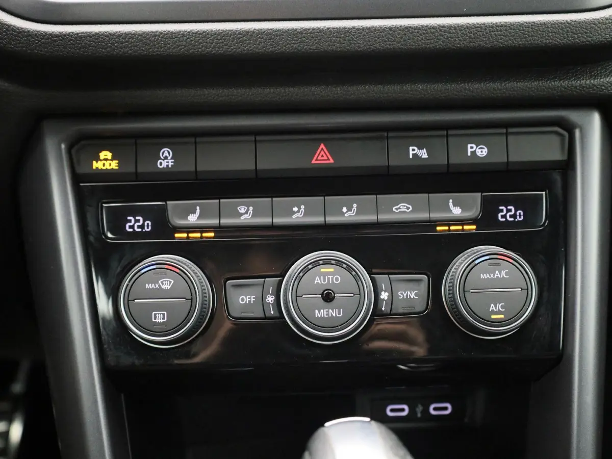 1.5 TSI R-Line | Automaat | BEATS Audio | Stoelverwarming | Apple Carplay / Android Auto | Navigatie | Virtual Cockpit | Adaptieve Cruise Control | Climate Control | Lichtmetalen Velgen |