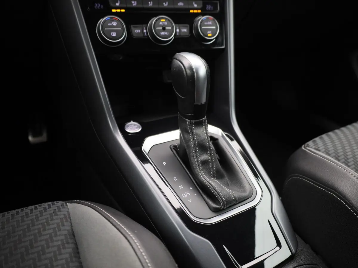 1.5 TSI R-Line | Automaat | BEATS Audio | Stoelverwarming | Apple Carplay / Android Auto | Navigatie | Virtual Cockpit | Adaptieve Cruise Control | Climate Control | Lichtmetalen Velgen |