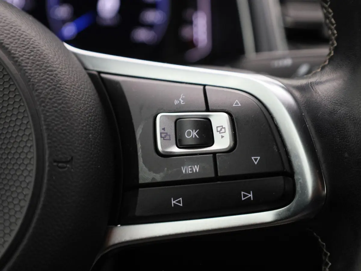 1.5 TSI R-Line | Automaat | BEATS Audio | Stoelverwarming | Apple Carplay / Android Auto | Navigatie | Virtual Cockpit | Adaptieve Cruise Control | Climate Control | Lichtmetalen Velgen |