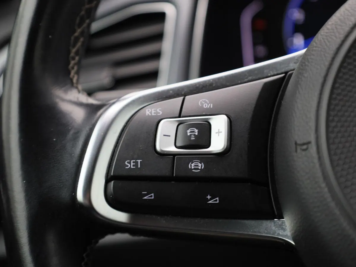 1.5 TSI R-Line | Automaat | BEATS Audio | Stoelverwarming | Apple Carplay / Android Auto | Navigatie | Virtual Cockpit | Adaptieve Cruise Control | Climate Control | Lichtmetalen Velgen |