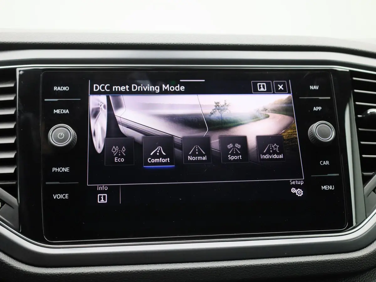 1.5 TSI R-Line | Automaat | BEATS Audio | Stoelverwarming | Apple Carplay / Android Auto | Navigatie | Virtual Cockpit | Adaptieve Cruise Control | Climate Control | Lichtmetalen Velgen |