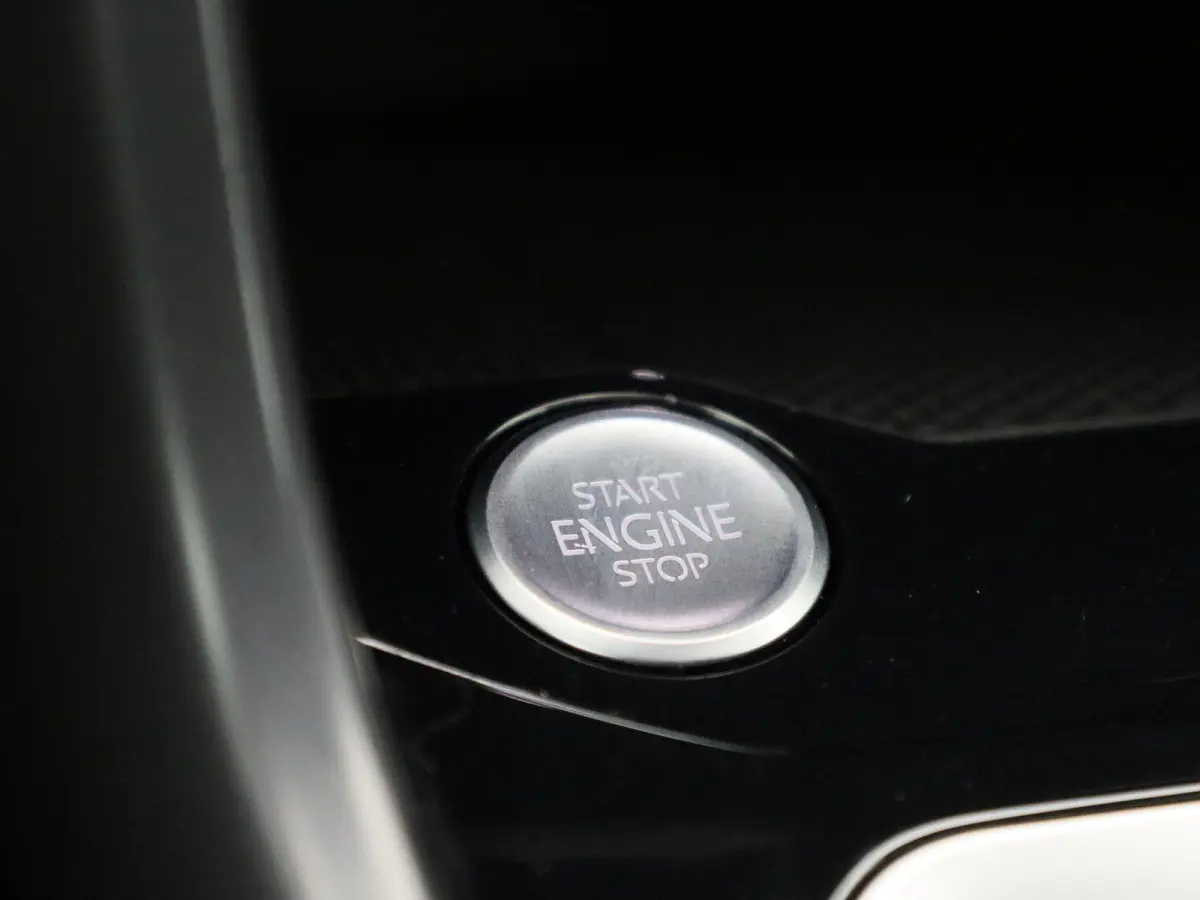 1.5 TSI R-Line | Automaat | BEATS Audio | Stoelverwarming | Apple Carplay / Android Auto | Navigatie | Virtual Cockpit | Adaptieve Cruise Control | Climate Control | Lichtmetalen Velgen |