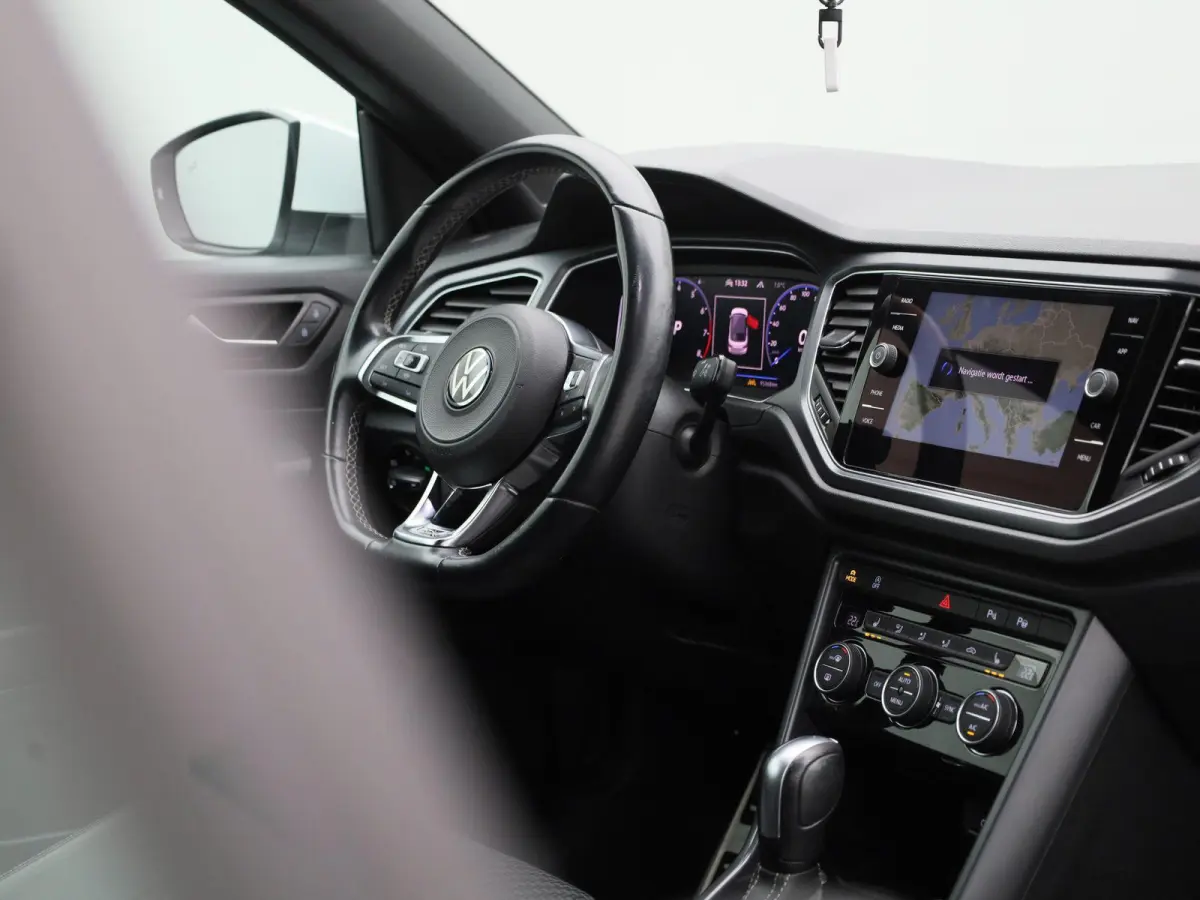 1.5 TSI R-Line | Automaat | BEATS Audio | Stoelverwarming | Apple Carplay / Android Auto | Navigatie | Virtual Cockpit | Adaptieve Cruise Control | Climate Control | Lichtmetalen Velgen |