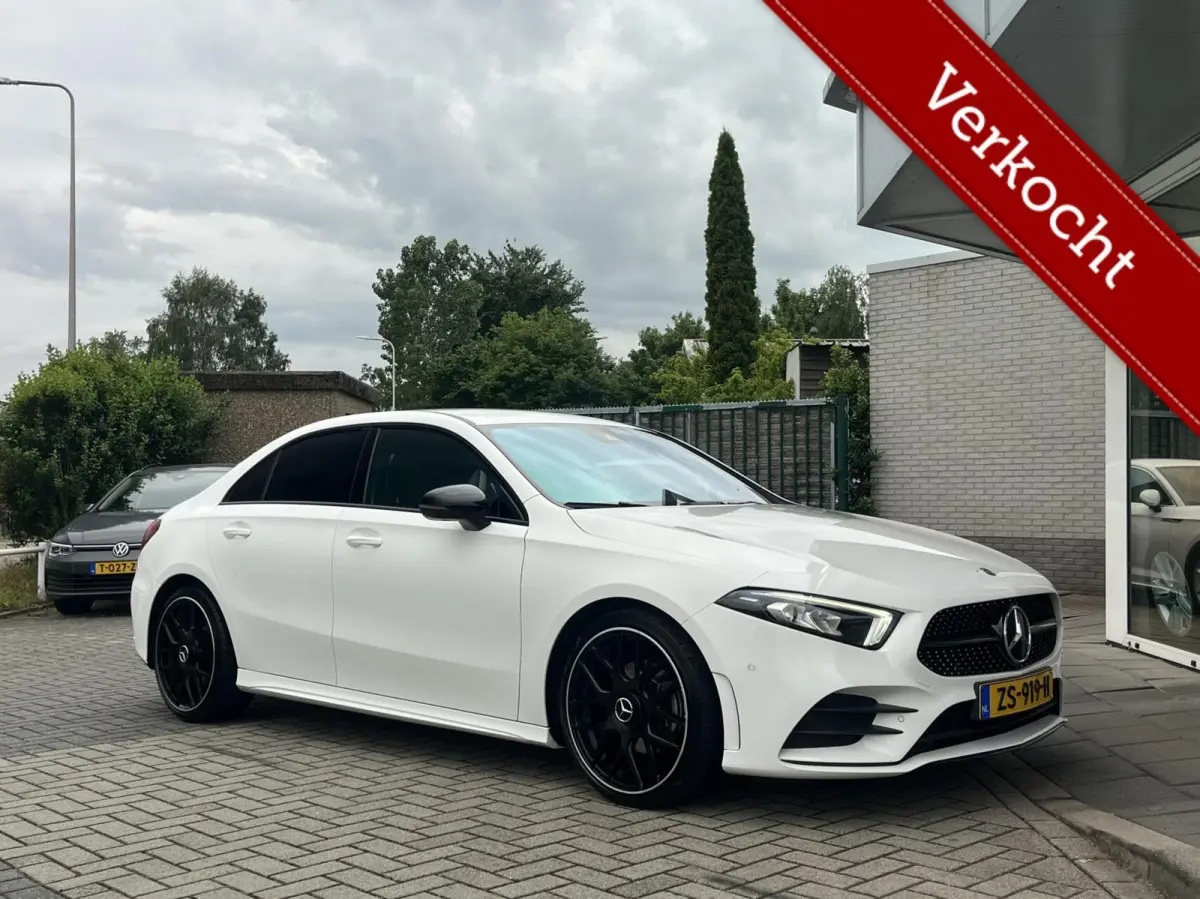 200 AMG CARPLAY+EL TREKHAAK 19INCHNL AUTO