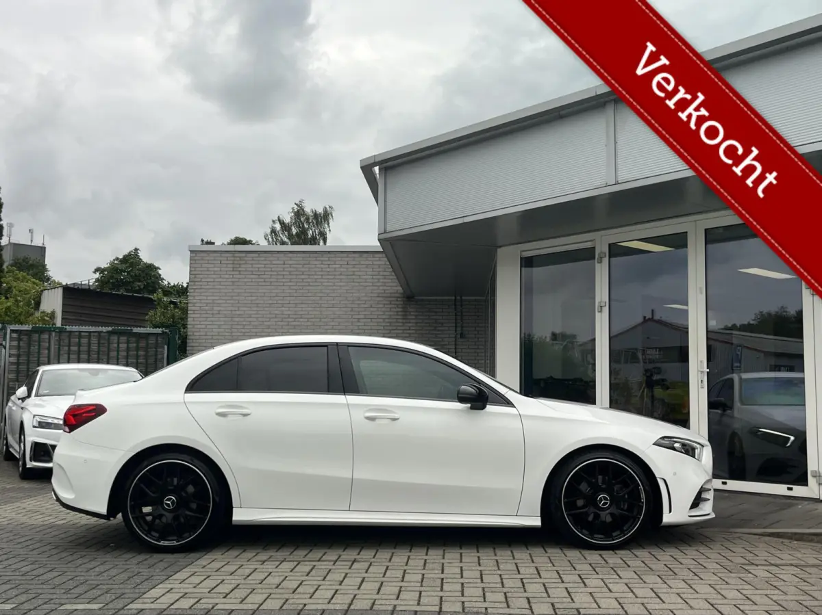 200 AMG CARPLAY+EL TREKHAAK 19INCHNL AUTO