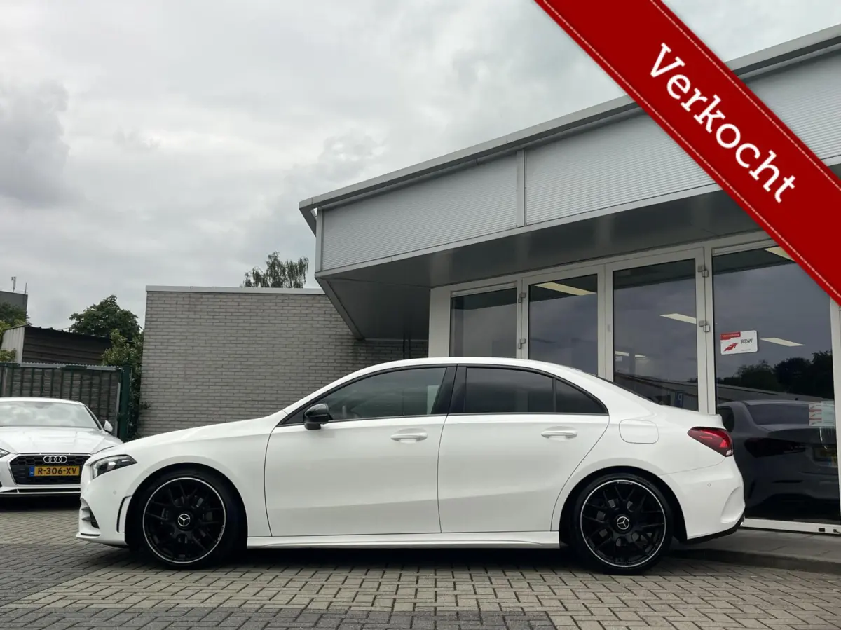 200 AMG CARPLAY+EL TREKHAAK 19INCHNL AUTO