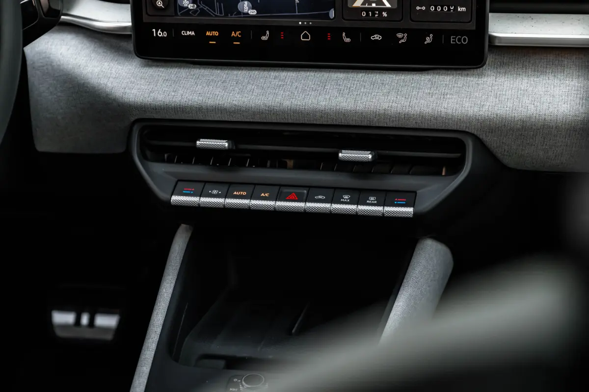 Style First Edition | Airconditioning automatisch, 2-zone (Climatronic) | Automatische afstandsregeling (Adaptive Cruise Control) | Diefstalalarm