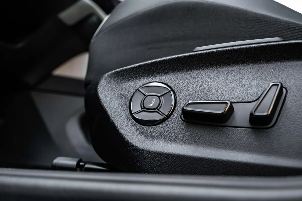 Style First Edition | Airconditioning automatisch, 2-zone (Climatronic) | Automatische afstandsregeling (Adaptive Cruise Control) | Diefstalalarm