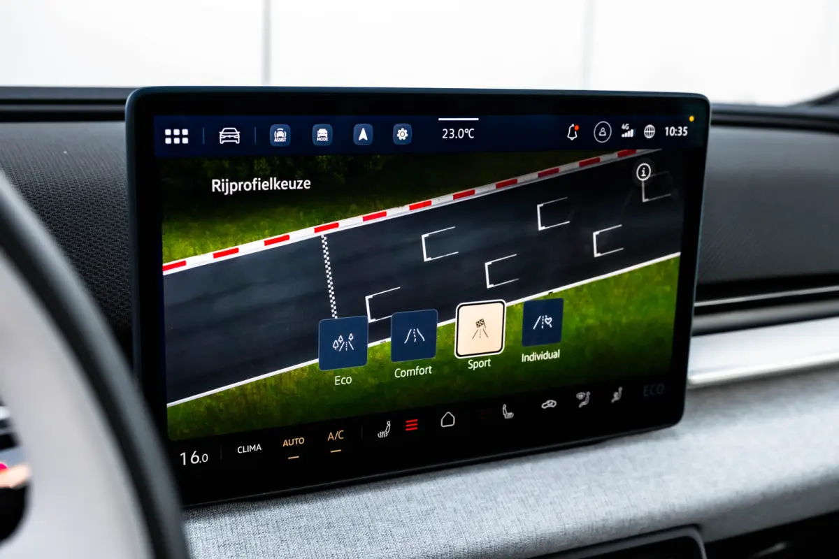Style First Edition | Airconditioning automatisch, 2-zone (Climatronic) | Automatische afstandsregeling (Adaptive Cruise Control) | Diefstalalarm