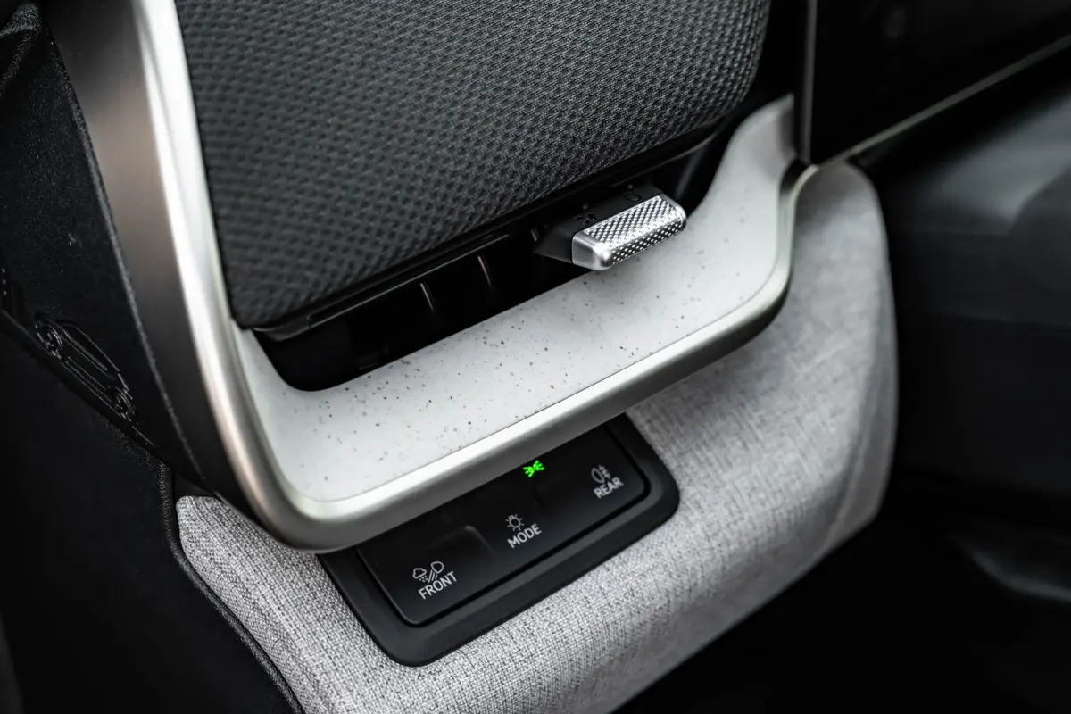 Style First Edition | Airconditioning automatisch, 2-zone (Climatronic) | Automatische afstandsregeling (Adaptive Cruise Control) | Diefstalalarm