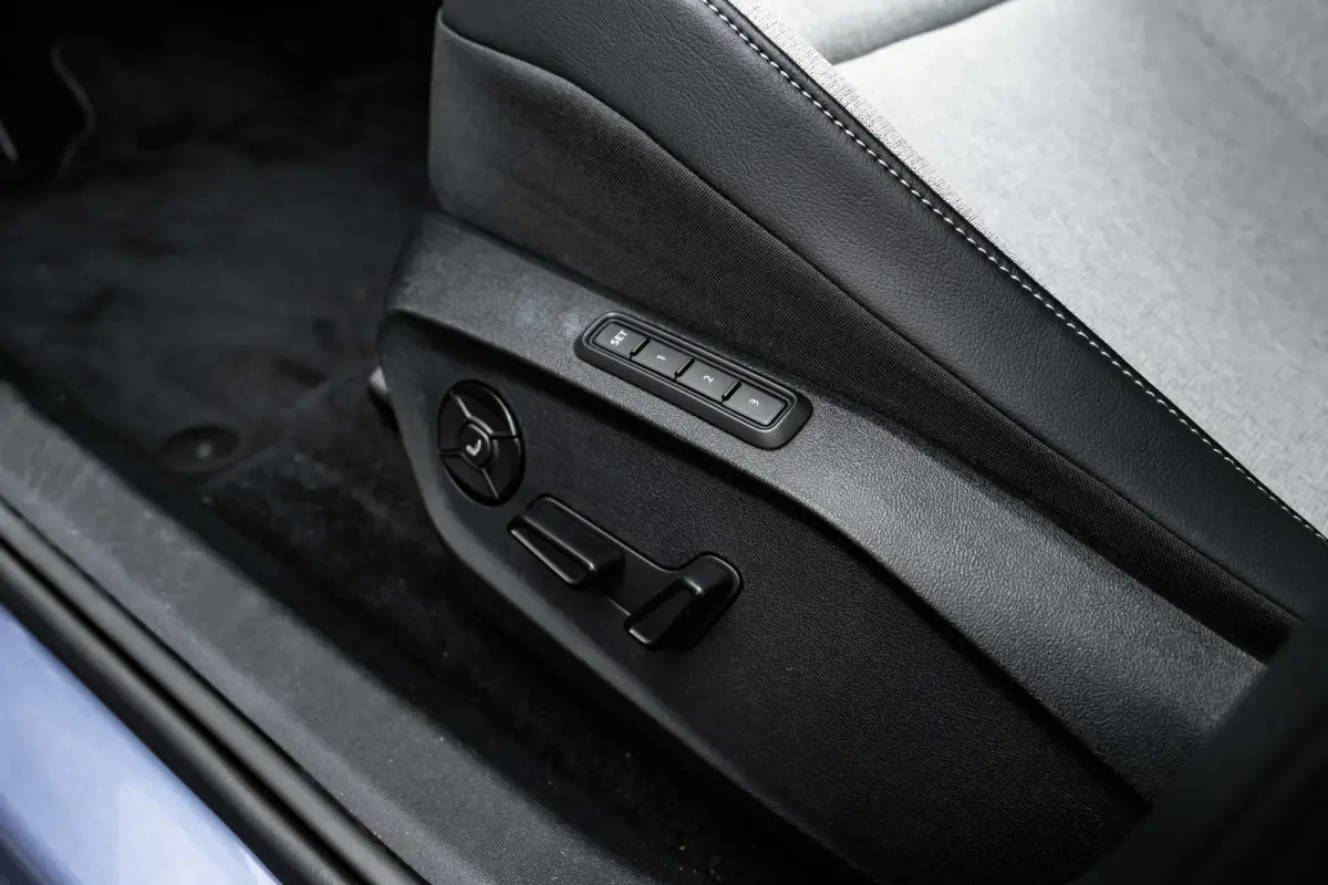 Style First Edition | Airconditioning automatisch, 2-zone (Climatronic) | Automatische afstandsregeling (Adaptive Cruise Control) | Diefstalalarm