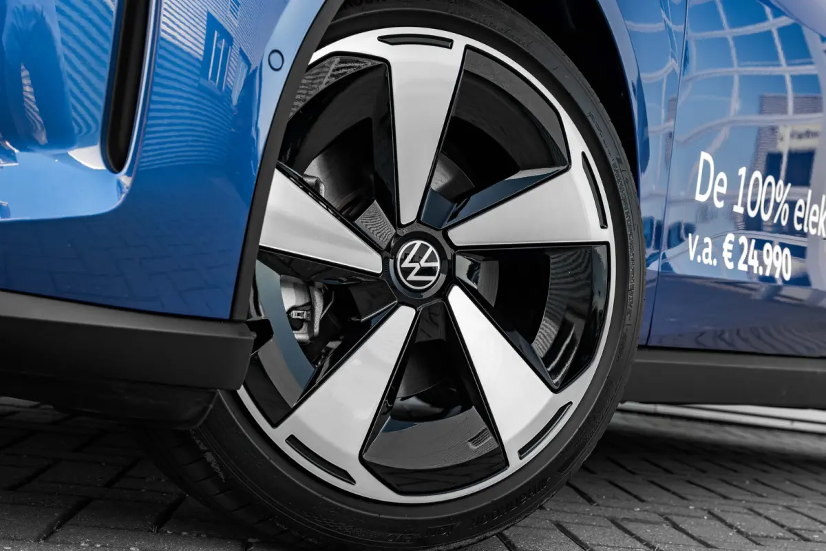 Style First Edition | Airconditioning automatisch, 2-zone (Climatronic) | Automatische afstandsregeling (Adaptive Cruise Control) | Diefstalalarm
