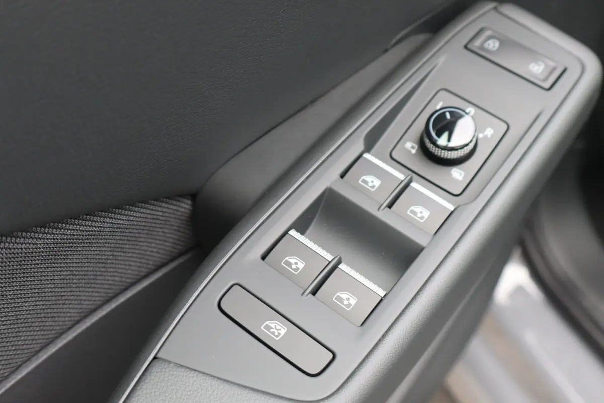 Life 170PK | Achteruitrijcamera (Rear View) | App-Connect Wireless voor Apple CarPlay en Android Auto | Automatische afstandsregeling (Adaptive Cruise Control)