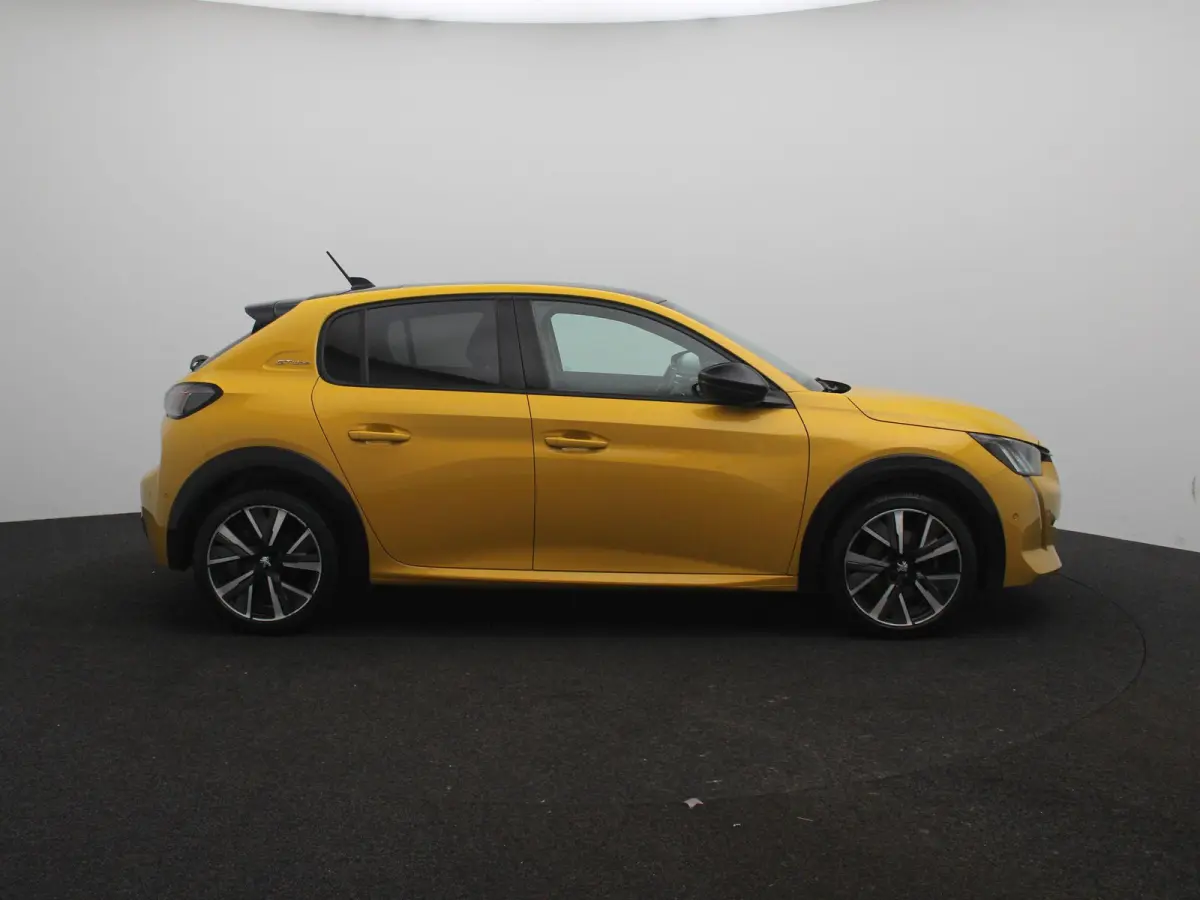 1.2 PureTech GT-Line | Apple Carplay/Android Auto | Panoramadak | Achteruitrijcamera | Cruise Control | Climate Control |