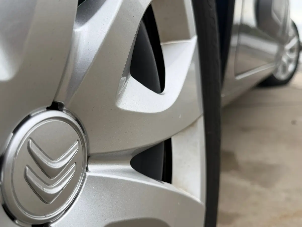 1.2 PureTech Feel Pack - Gris Platinium - Navigatie/Carplay/Clima/Cruise