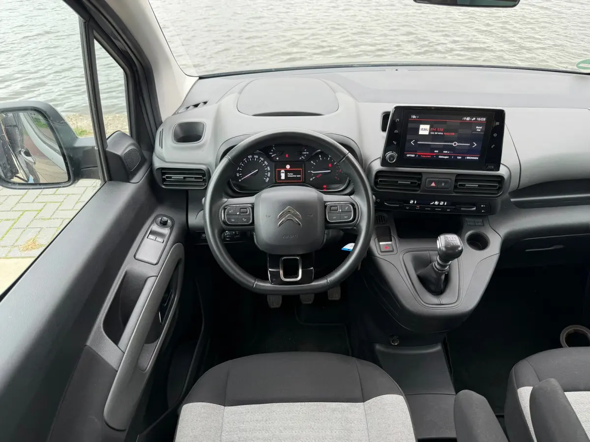 1.2 PureTech Feel Pack - Gris Platinium - Navigatie/Carplay/Clima/Cruise