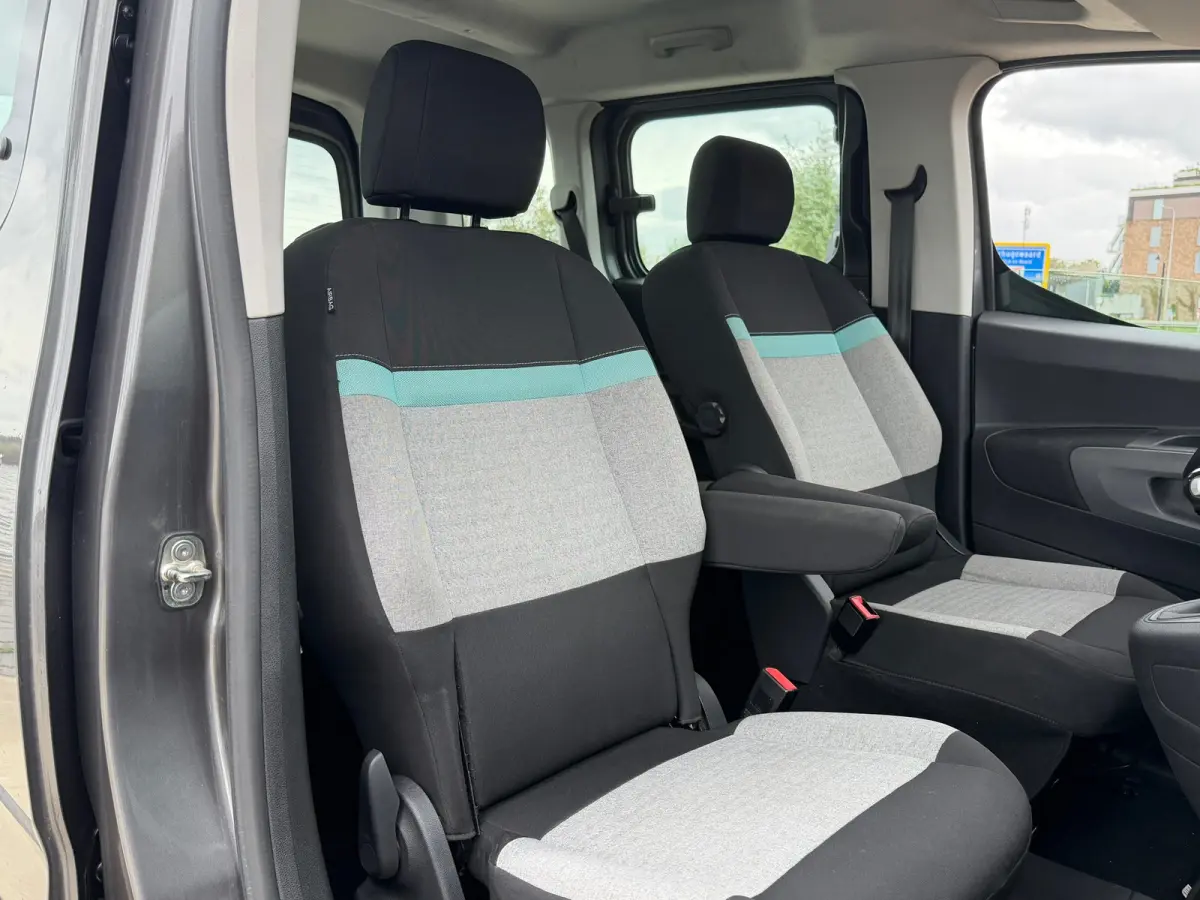 1.2 PureTech Feel Pack - Gris Platinium - Navigatie/Carplay/Clima/Cruise
